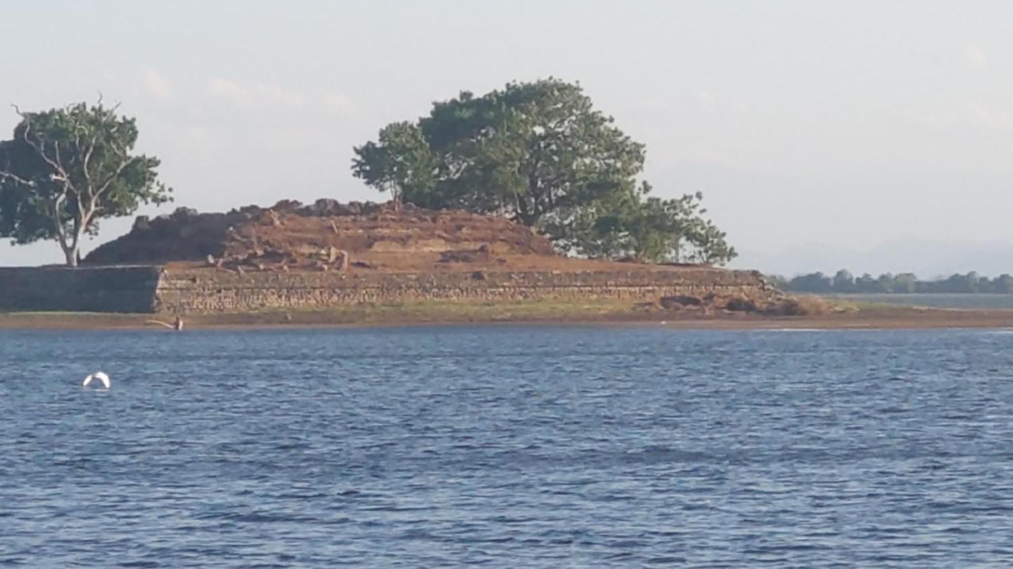 Lake Cabin Polonnaruwa Eksteriør billede
