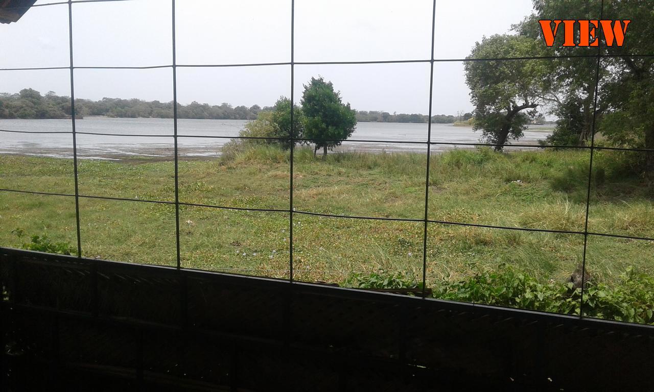 Lake Cabin Polonnaruwa Eksteriør billede
